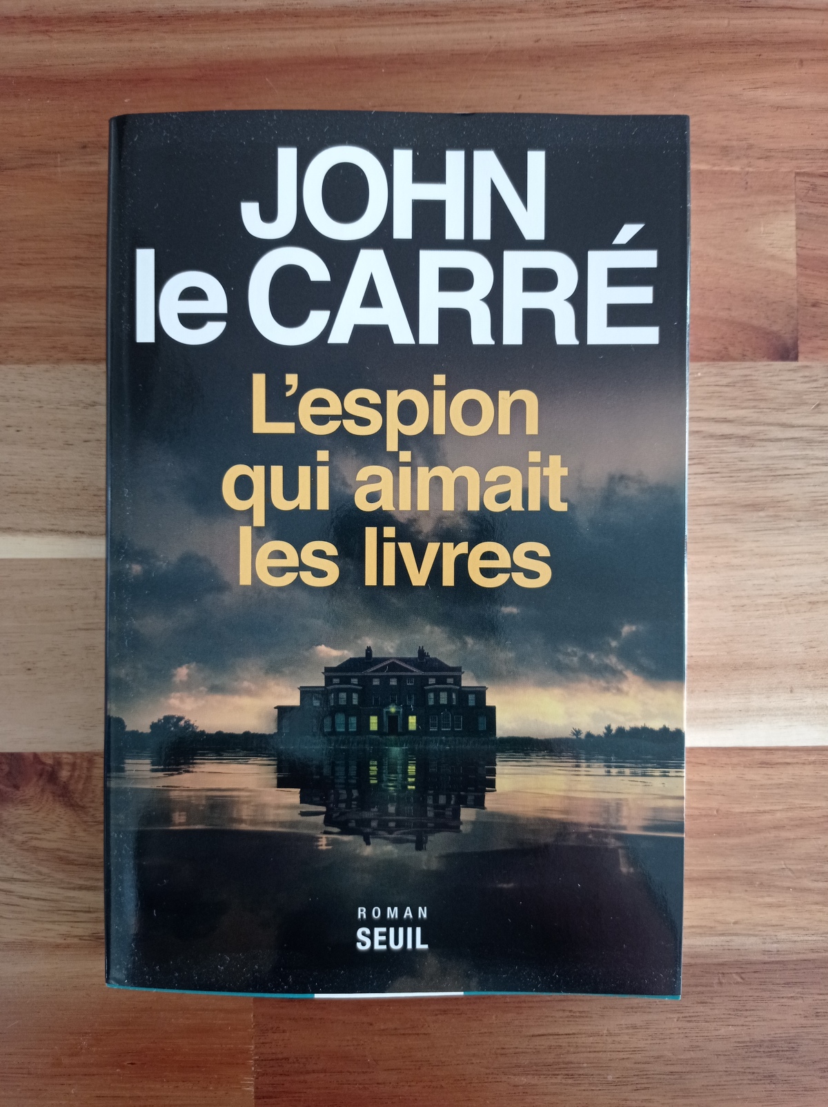 L’espion qui aimait les livres / John Le Carré